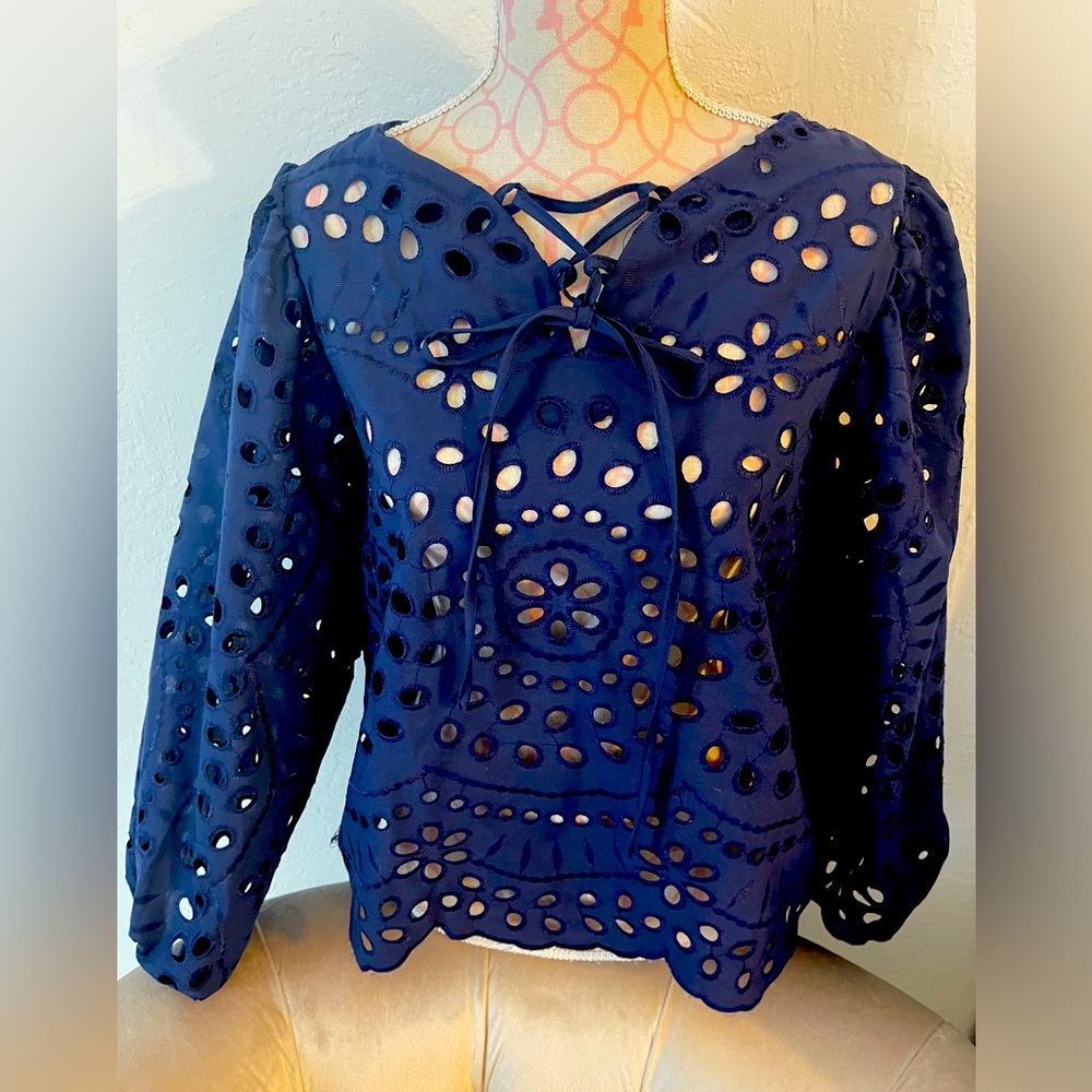 NEW EMBROIDERY EYELET blouse . Long sleeve! With lace up front! M 8/10